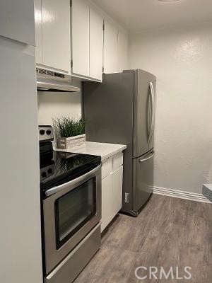 KITCHEN WITH APPLIANCES