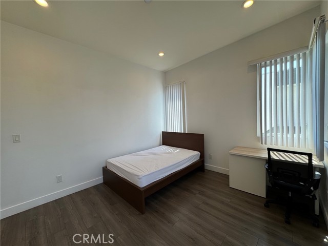 1737 1/2 Magnolia Avenue, Los Angeles CA: https://media.crmls.org/medias/87715851-b2d0-4205-981b-6407bcb1c2b1.jpg