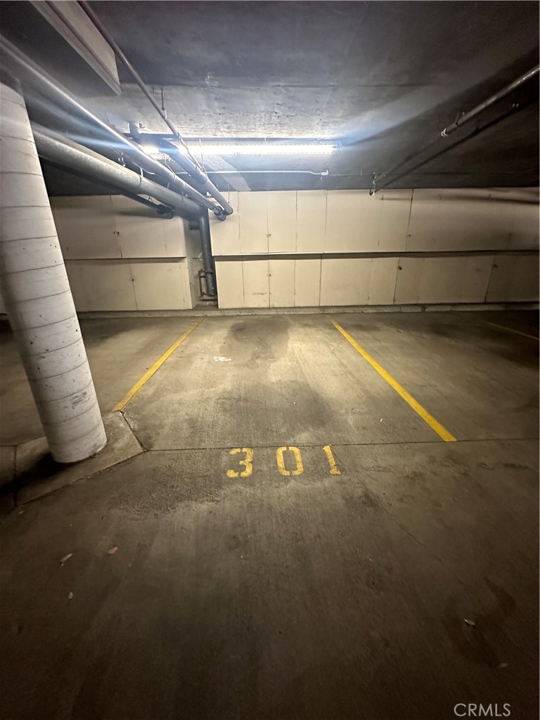https://media.crmls.org/medias/8771674a-af94-4c4d-8495-ffdd321783e9.jpg?preset=X-Large