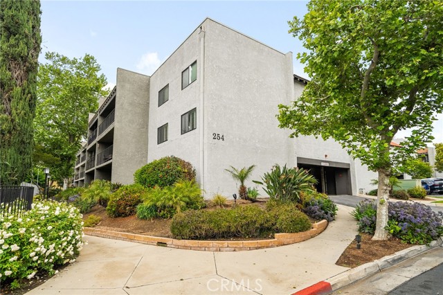 254 E Fern Avenue, Redlands CA: https://media.crmls.org/medias/8771a84a-19cf-44f3-b6ff-b0fc5f187dbb.jpg
