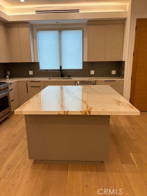 Detail Gallery Image 5 of 18 For 14553 Benefit St, Sherman Oaks,  CA 91403 - 3 Beds | 3/1 Baths