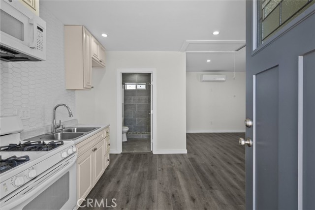 Detail Gallery Image 35 of 41 For 12628 Stagg St, North Hollywood,  CA 91605 - 4 Beds | 2 Baths