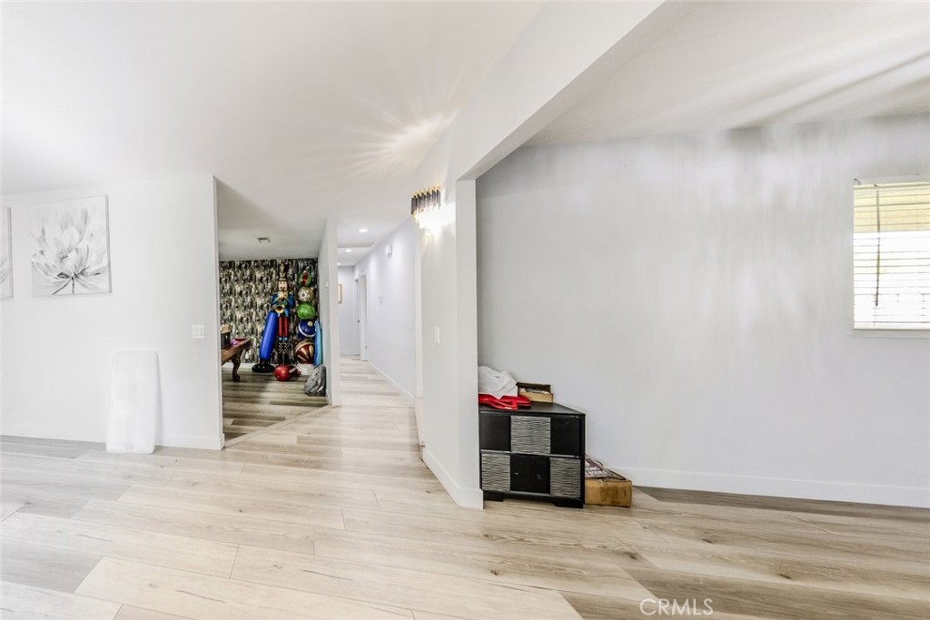 https://media.crmls.org/medias/8772509f-ed2e-43db-9110-ba47bef588f9.jpg?preset=X-Large