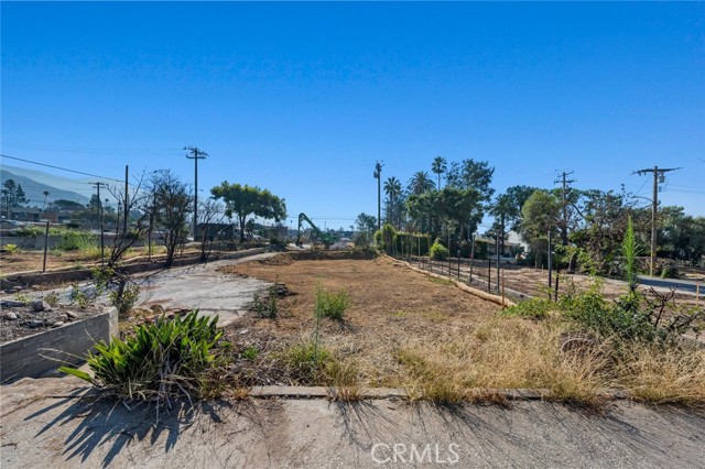2441 El Molino Avenue, Altadena CA: https://media.crmls.org/medias/87727856-cc88-44b6-b967-fe5ef683f112.jpg