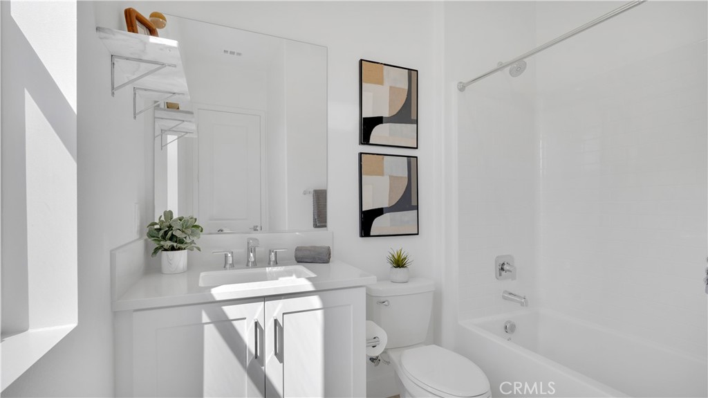 https://media.crmls.org/medias/8772b4e6-09c4-4fa5-8cdd-8b62e7110ea0.jpg?preset=X-Large