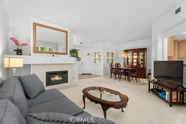 2303 Paseo Circulo, Tustin CA: https://media.crmls.org/medias/8772d0a2-8380-4006-b2a0-19dbb7730865.jpg