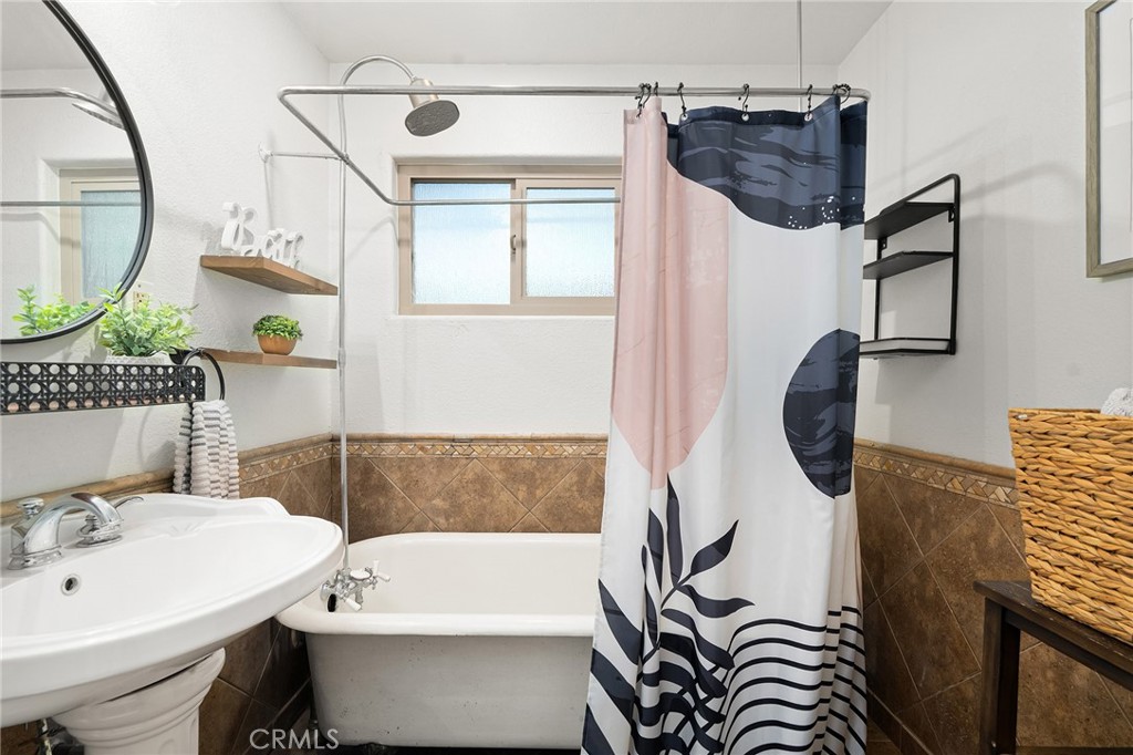 https://media.crmls.org/medias/8772ead4-98b9-45da-9818-8d91f72c5cc2.jpg?preset=X-Large