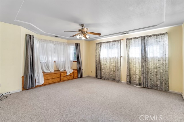 50711 Road 426, Oakhurst CA: https://media.crmls.org/medias/8772f2cc-8778-4226-837a-38e0b2a3fb75.jpg