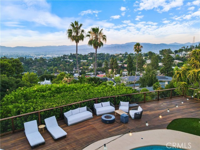 11308 Dona Teresa Dr, Studio City CA: https://media.crmls.org/medias/8772f498-f306-4491-ba53-514af10bcf87.jpg