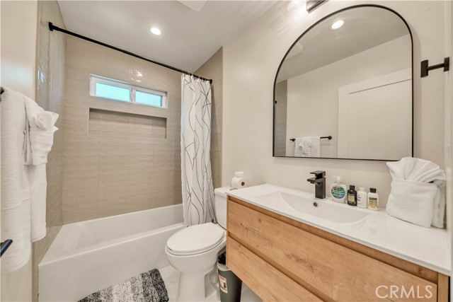 6 Bed Home for Sale in Van Nuys, California