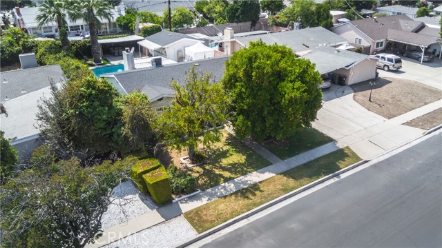 8527 Casaba Avenue, Winnetka CA: https://media.crmls.org/medias/877417e4-23a8-4882-aedd-92134262e40d.jpg