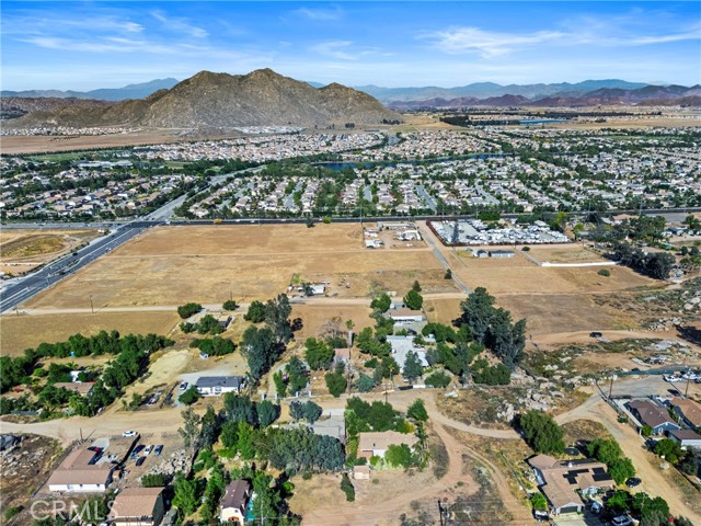 27679 Junipero Road, Menifee CA: https://media.crmls.org/medias/877442ae-dde2-4c0d-b1b8-eec9971e9330.jpg