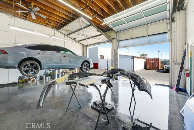 7039 Topanga Canyon Boulevard, Canoga Park CA: https://media.crmls.org/medias/877468ce-894e-4e05-9789-133e3ccc1807.jpg