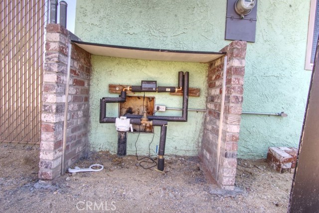6367 Split Rock Avenue, 29 Palms CA: https://media.crmls.org/medias/8774eaa2-7469-4ea0-a2a3-aa58c64eab18.jpg