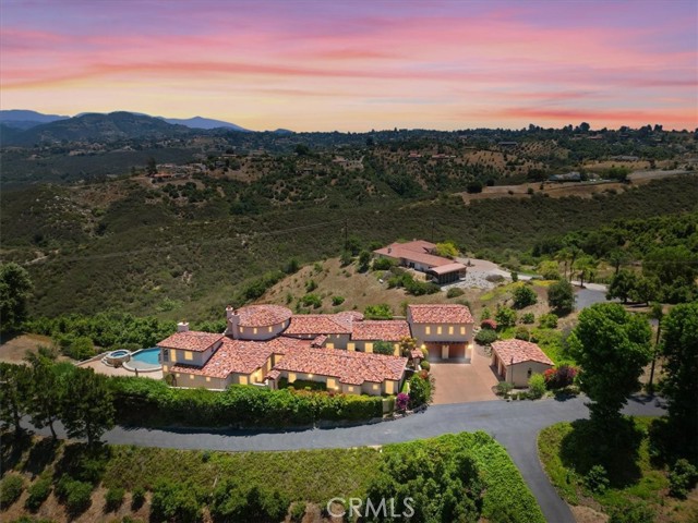 1917 Santa Margarita Drive, Fallbrook CA: https://media.crmls.org/medias/87760b1f-a85a-41f9-828c-9282de60b0a5.jpg