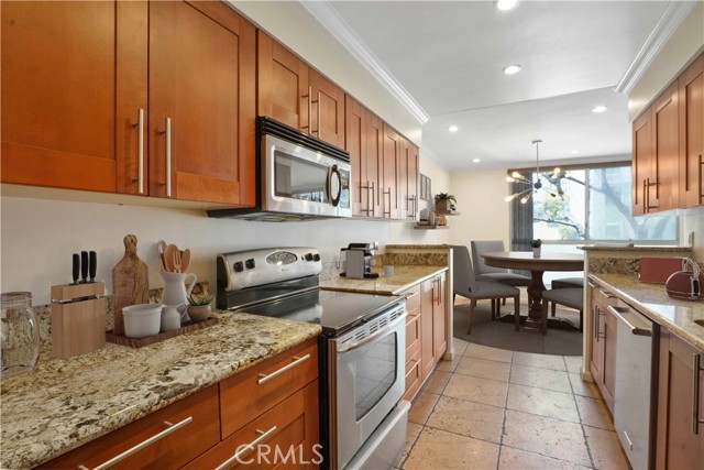11970 Montana Avenue, Brentwood CA: https://media.crmls.org/medias/87764420-f5f1-40f1-a1fd-7314d74f5480.jpg