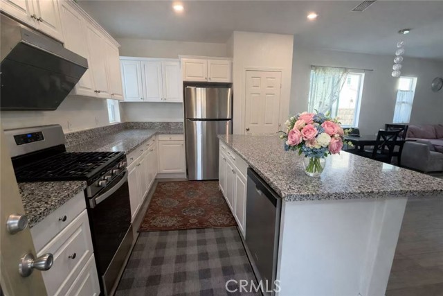 Detail Gallery Image 3 of 11 For 7155 Citrus Ave #247, Fontana,  CA 92336 - 3 Beds | 2/1 Baths