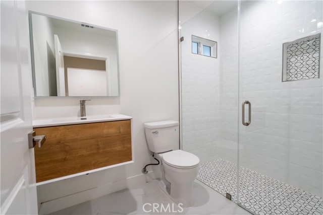 Detail Gallery Image 44 of 73 For 3362 Bellota, Los Angeles,  CA 90027 - 5 Beds | 5 Baths