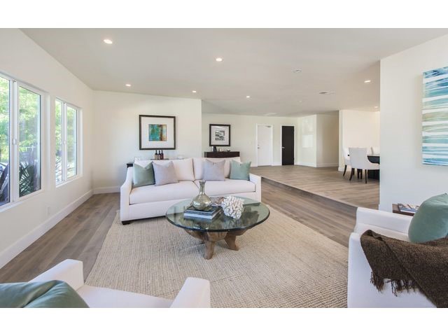 15672 Castlewoods Drive, Sherman Oaks CA: https://media.crmls.org/medias/87774cbe-8115-4cf7-892c-e25a091630ad.jpg