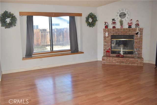 Detail Gallery Image 5 of 25 For 8873 Holly, California City,  CA 93505 - 3 Beds | 2 Baths