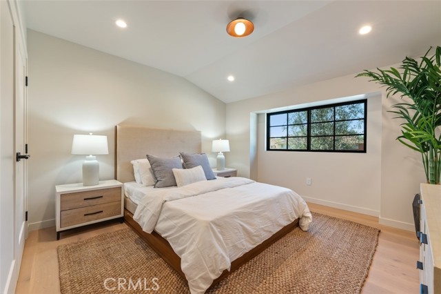 Detail Gallery Image 40 of 46 For 8960 Oak Park Ave, Northridge,  CA 91325 - 4 Beds | 3/1 Baths