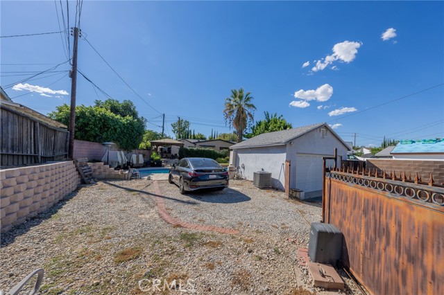 9720 Hayvenhurst photo 10