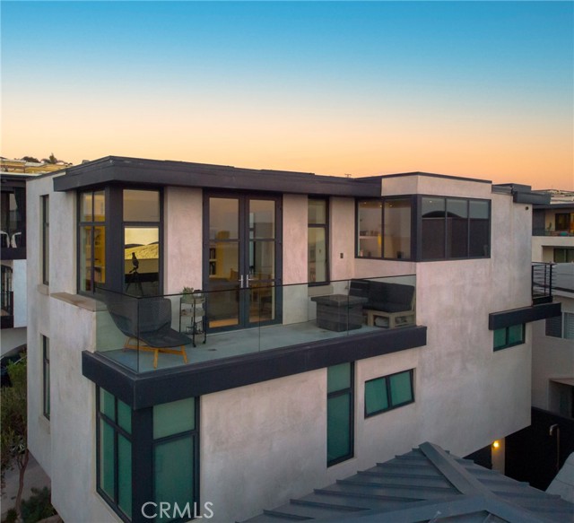 124 21st Place, Manhattan Beach, California 90266, 3 Bedrooms Bedrooms, ,4 BathroomsBathrooms,Residential,Sold,21st,SB21199939