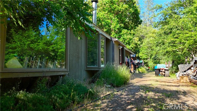 50721 State Highway 96, Klamath River CA: https://media.crmls.org/medias/877ae37e-15a3-4128-beb4-d0870a8f5653.jpg