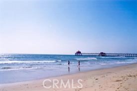 https://media.crmls.org/medias/877b16aa-7c9e-4d35-9794-1a5c749ebc68.jpg?preset=X-Large