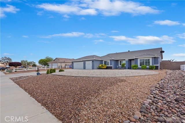21269 Chardonnay Drive, Apple Valley CA: https://media.crmls.org/medias/877c607d-c6be-40e6-9a6f-b28f9364d177.jpg