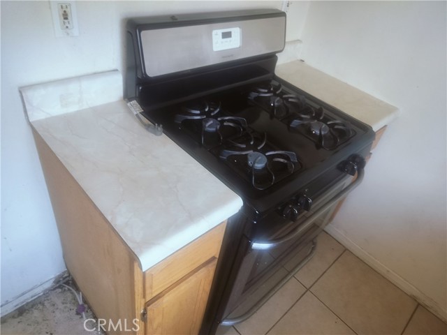 Detail Gallery Image 12 of 26 For 430 W 64th St, Los Angeles,  CA 90003 - 3 Beds | 2 Baths