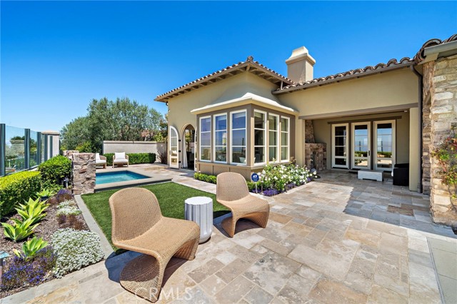 39 Sarteano Dr., Newport Coast CA: https://media.crmls.org/medias/877d7a3c-3183-464d-a8c1-a0327b0f043a.jpg