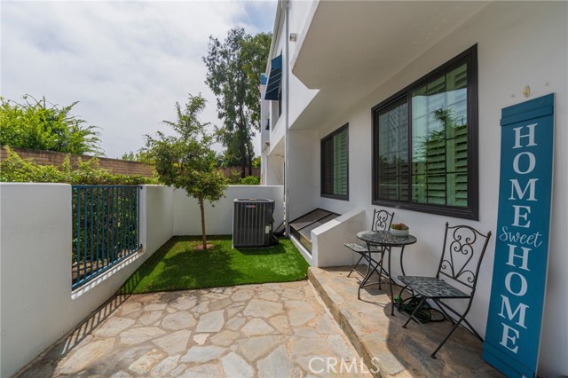 Detail Gallery Image 5 of 43 For 19561 Pompano Ln #104,  Huntington Beach,  CA 92648 - 4 Beds | 2/1 Baths
