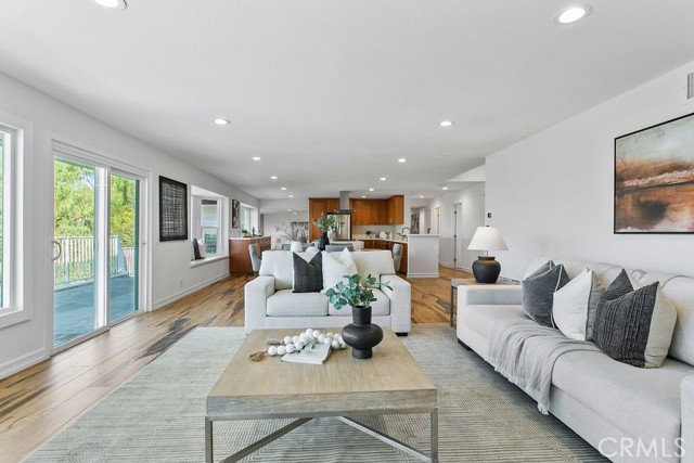 1101 Kenwood Place, Fullerton CA: https://media.crmls.org/medias/877d9be6-46e0-4aec-8d4f-bdb0e83354dd.jpg