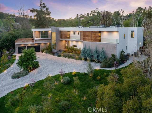 Detail Gallery Image 2 of 75 For 19333 Rosita St, Tarzana,  CA 91356 - 6 Beds | 8 Baths