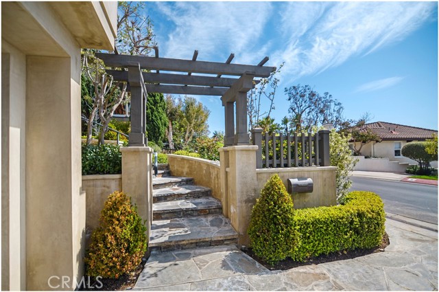 Detail Gallery Image 9 of 75 For 3 N Stonington Rd, Laguna Beach,  CA 92651 - 3 Beds | 2/1 Baths