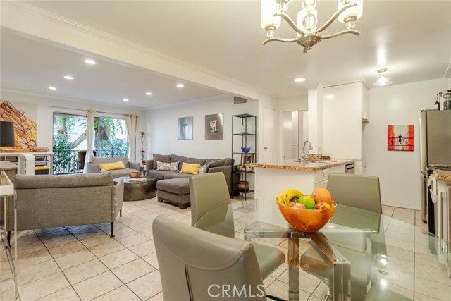 Detail Gallery Image 10 of 36 For 5460 White Oak, Encino,  CA 91316 - 2 Beds | 2 Baths