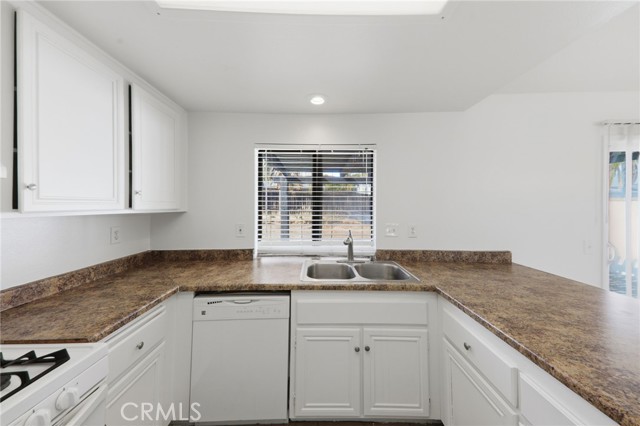 Detail Gallery Image 13 of 32 For 14545 Sylvester, Moreno Valley,  CA 92553 - 2 Beds | 2 Baths