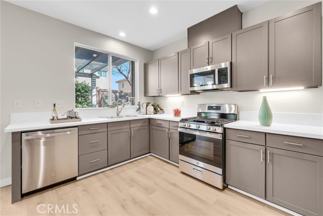 Detail Gallery Image 11 of 28 For 6732 Rico Ct, Corona,  CA 92880 - 5 Beds | 3 Baths