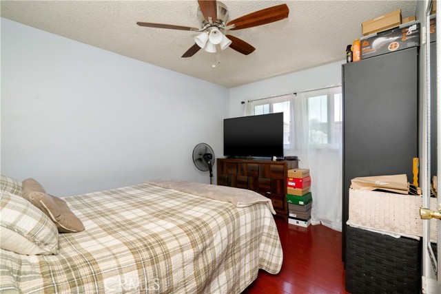 4220 W 165th Street, Lawndale CA: https://media.crmls.org/medias/877f11ba-695d-4097-b997-bc2836e7b417.jpg
