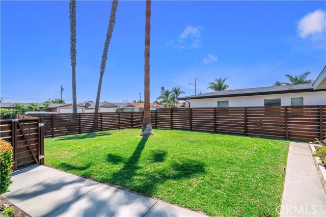 Detail Gallery Image 8 of 40 For 2957 Royal Palm Dr, Costa Mesa,  CA 92626 - 3 Beds | 2 Baths