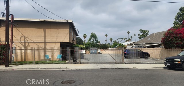1935 W Linden Street, Riverside CA: https://media.crmls.org/medias/877f4485-e5f8-4dd4-9933-127f3e3debd2.jpg