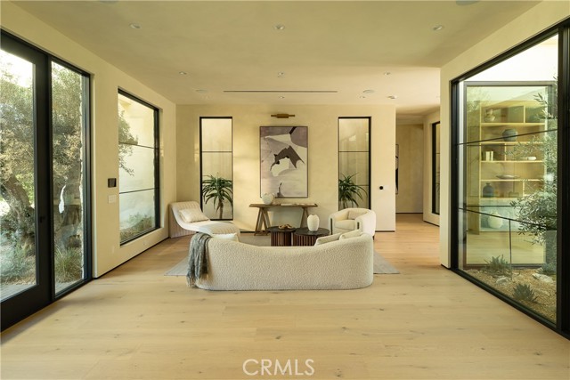 Detail Gallery Image 14 of 36 For 23340 Collins, Woodland Hills,  CA 91367 - 4 Beds | 4/1 Baths