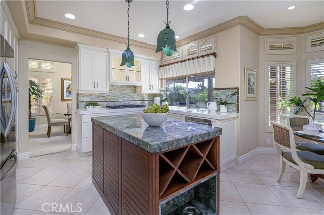 Detail Gallery Image 8 of 47 For 5555 Meadow Lake Ln, Yorba Linda,  CA 92887 - 3 Beds | 2/1 Baths