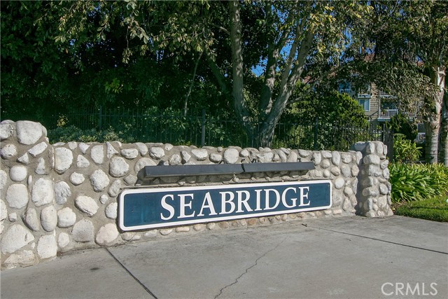 20191 Cape Coral Lane, Huntington Beach CA: https://media.crmls.org/medias/87802287-a0b2-4bfe-82d0-d068a1a3bf33.jpg