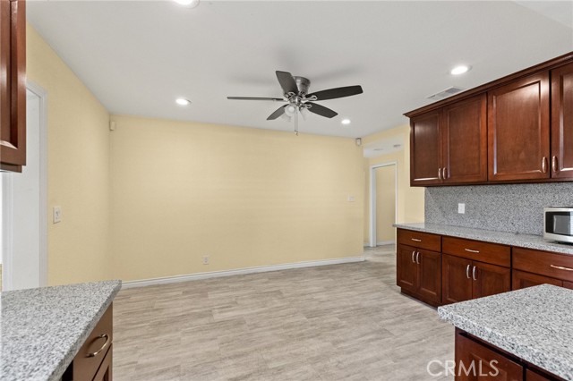 Detail Gallery Image 14 of 38 For 8558 11th, Downey,  CA 90241 - 4 Beds | 3/1 Baths