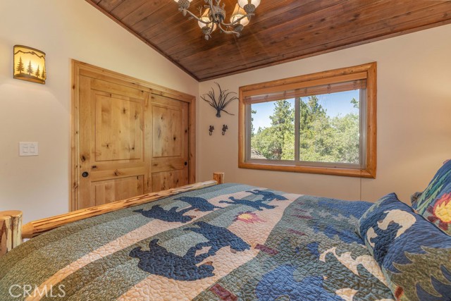 190 Yosemite Drive, Big Bear City CA: https://media.crmls.org/medias/8781c27b-ee25-4e38-b512-4bd7b72148ae.jpg