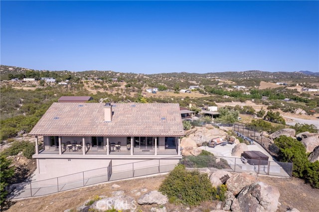 Detail Gallery Image 3 of 75 For 42955 Irons Rd, Aguanga,  CA 92536 - 5 Beds | 5 Baths