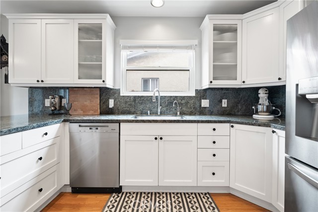 6860 E Roxanne Way, Long Beach CA: https://media.crmls.org/medias/878323ec-3c5b-4827-867c-db96359fe9e8.jpg