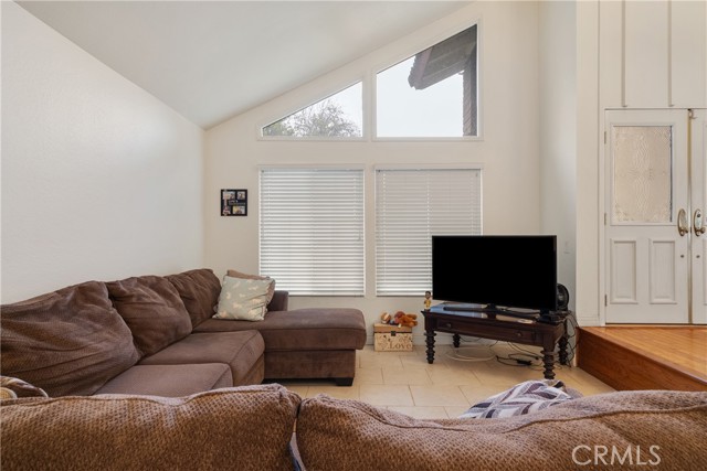 Detail Gallery Image 16 of 37 For 1567 Brentwood, Upland,  CA 91786 - 3 Beds | 2/1 Baths
